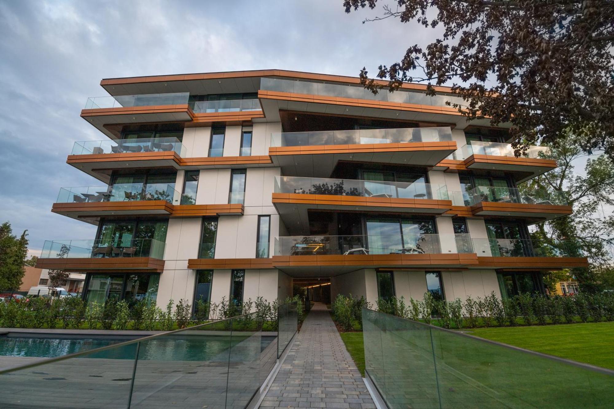 Bj81 Suite Hotel Siófok Extérieur photo